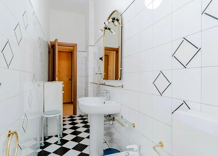 Guesthost - Piazza Vittorio Veneto * Turin